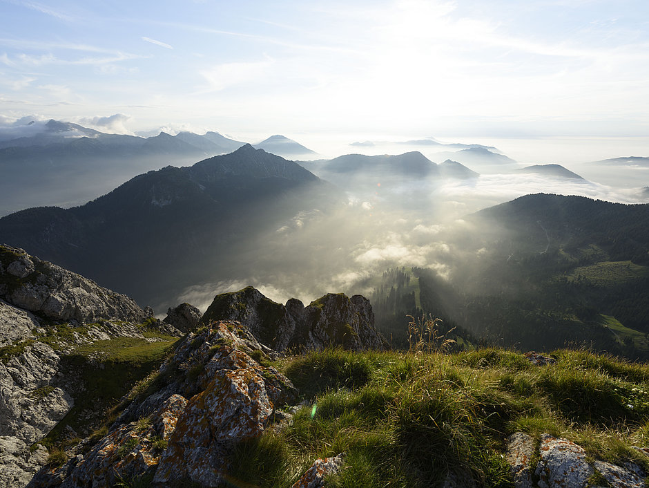 Nebelschwaden über den Tannheimer Bergen im Tirol