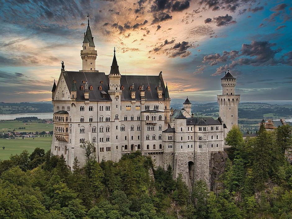 Schloss Neuschwanstein in der Abenddämmerung