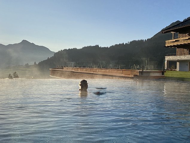 Aussenpool im Hotel Bergblick in Grän